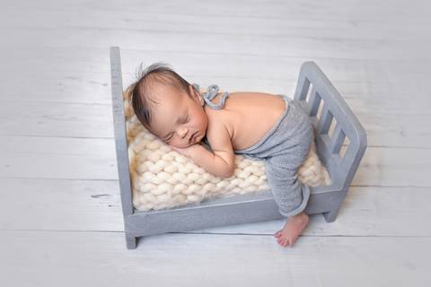 Bebe na caminha ensaio Newborn Brasilia DF'