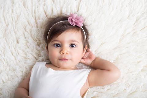 Tiara rosa em ensaio clean, primeiro ano do bebê, ensaio de nove meses Brasilia'