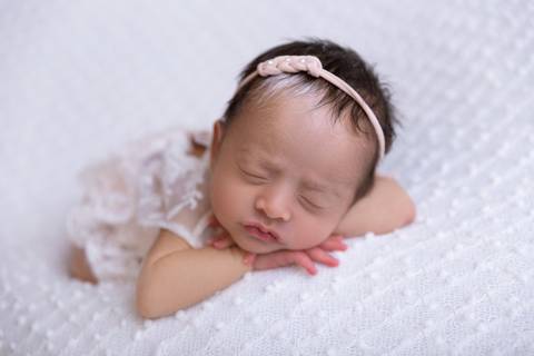 pose bracinho ensaio newborn bebê 13 dias com Piebaldismo Brasília DF'