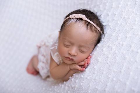 Pose lateral bebe de 13 dias com Piebaldismo, Brasilia, Gabi Aine'