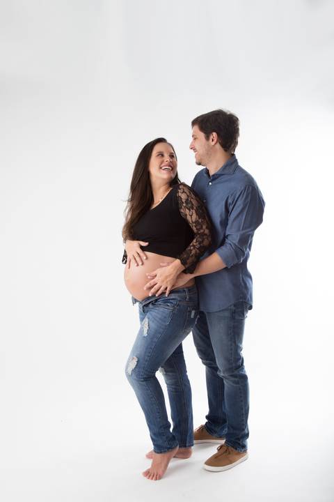 ensaio espontaneio no estudio, minimalista, gestante Brasilia DF'