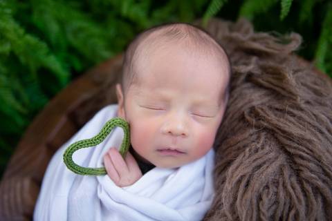 Newborn menino àguas Claras DF coração verde'