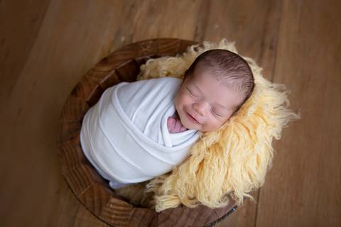 olha que sorriso em seu ensaio Newborn Brasilia DF'
