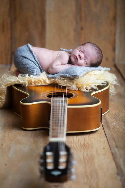 Violão do papai tem outra função, ensaio Newborn DF'