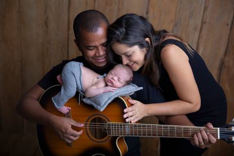 Violão e amor ensaio Newborn Brasilia DF, familia completa '