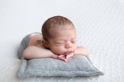 Bico lindo no ensaio recém-nascido menino àguas Claras DF, Gabi Aine'