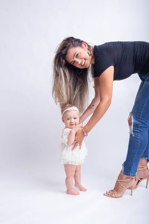 amor de mãe em ensaio dos seis meses, acompanhamento trimestral, bebê de seis meses Brasilia DF'