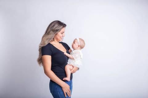 olha a mamae no ensaio de acompanhamento primeiro ano minimalista '