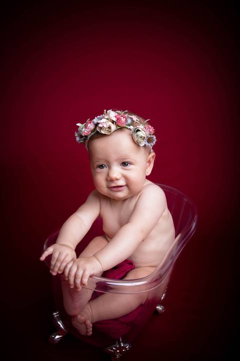 olha que sorriso lindo bebe com coroa de flores acompanhamento Brasilia DF'