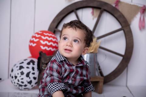 ensaio smash the cake, celebrar, ensaio com bolo, tema fazendinha Brasilia àguas Claras'