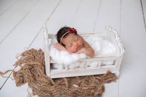 Newborn Menina, bercinho, pose bracinho, Newbirn Brasília'