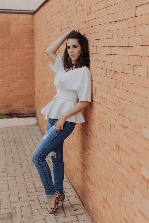 Ensaio Feminino, Madeiro àguas Claras'