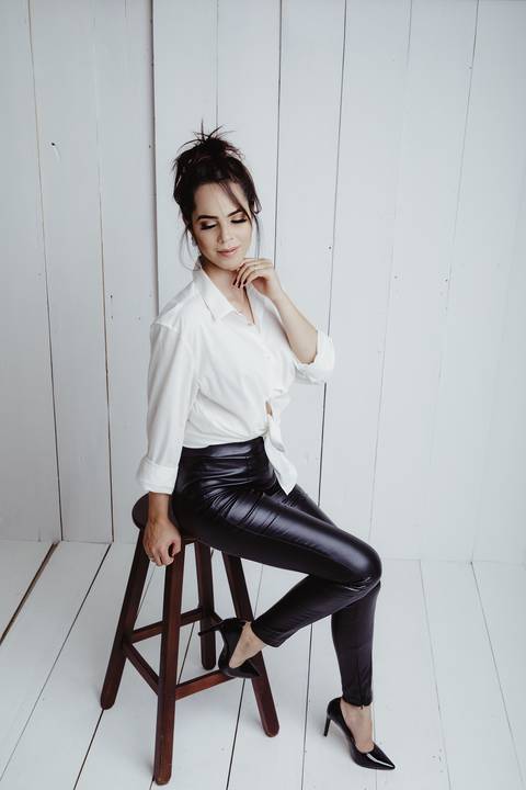 Ensaio em estúdio feminino'