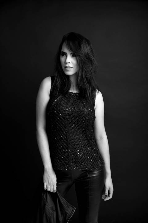 Foto editorial em estúdio, àguas Claras, Gabi Aine Fotografia, foto em preto e branco, ensaio feminino, corporativo'