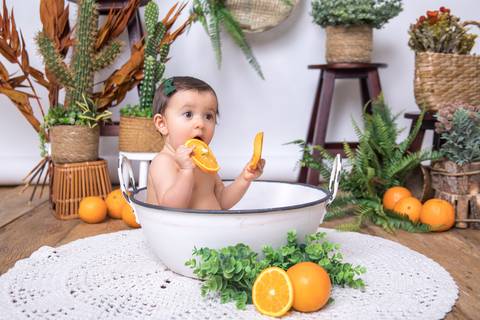 Banho de laranja, banho de leite menina'