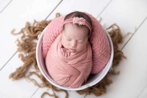 Baldinho em águas claras ensaio Newborn'