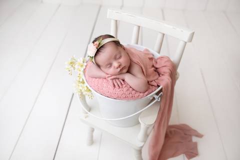 Bebê menina ensaio de recém-nascida Newborn Seguro em Brasília'