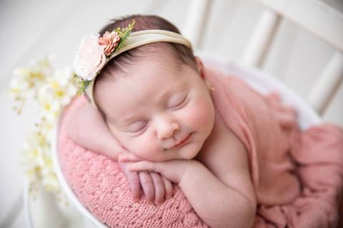 Sorrisinho da soneca gostosa no ensaio Newborn Brasília '