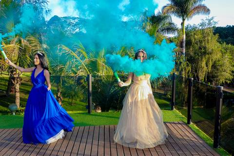 Website de Adelson Dias, fotógrafo especializado em fotografia de 15 anos, ensaios externos e em estúdio de debutantes, com álbum (book) de 15 anos na região de Campo Belo – MG.'