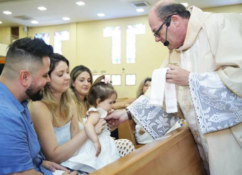 Foto batizado óleo no peito Igreja Nossa Senhora de Fátima - santo Andre'