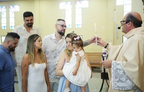 Foto batizado vela acesa no sírio pascal - Igreja Nossa Senhora de Fátima - Santo Andre'