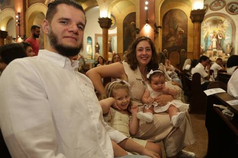 FotoBatizadoMatrizSaoCaetano, IgrejaSagradaFamiliaScs,Batizado, FotografoBatizadoSãoCaetano, FotografiaDeBatizadoAbc, CelsoVickBatizadoCatolico, RoupaBatizado, VelaBatizado,ToalhaBatizado'