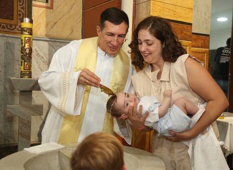 FotoBatizadoMatrizSaoCaetano, IgrejaSagradaFamiliaScs,Batizado, FotografoBatizadoSãoCaetano, FotografiaDeBatizadoAbc, CelsoVickBatizadoCatolico, RoupaBatizado, VelaBatizado,ToalhaBatizado'