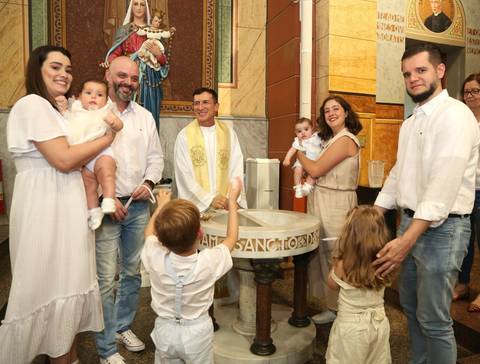 FotoBatizadoMatrizSaoCaetano, IgrejaSagradaFamiliaScs,Batizado, FotografoBatizadoSãoCaetano, FotografiaDeBatizadoAbc, CelsoVickBatizadoCatolico, RoupaBatizado, VelaBatizado,ToalhaBatizado'