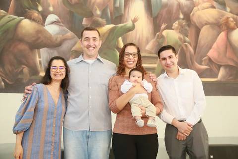 Fotografia de Batizado, Igreja Santuário Mãe de Deus, Padre Magal, Fotógrafo especialista de batizado, água do batismo, vela do batismo'
