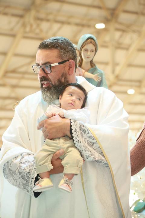 Agua, Fotografia de Batizado, Igreja Santuário Mãe de Deus, Padre Magal, Fotógrafo especialista de batizado, água do batismo, vela do batismo'