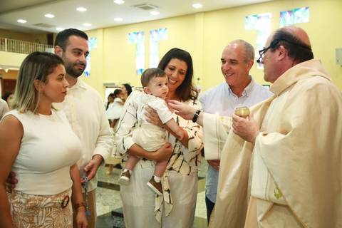 Fotografia de Batizado, fotos da vela, agua, sinais e óleos do batismo, Igreja Nossa Senhora de Fátima em Santo André - Abc Paulista'