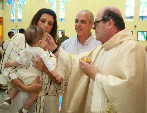 Fotografia de Batizado, fotos da vela, agua, sinais e óleos do batismo, Igreja Nossa Senhora de Fátima em Santo André - Abc Paulista'