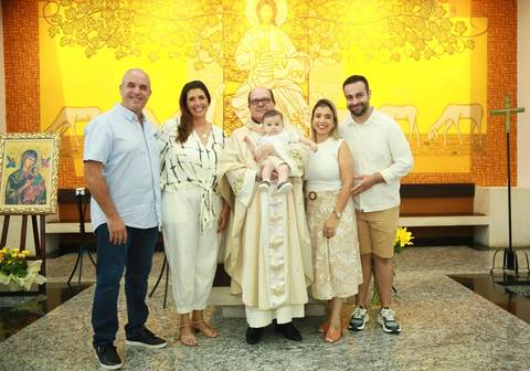 Fotografia de Batizado, fotos da vela, agua, sinais e óleos do batismo, Igreja Nossa Senhora de Fátima em Santo André - Abc Paulista'
