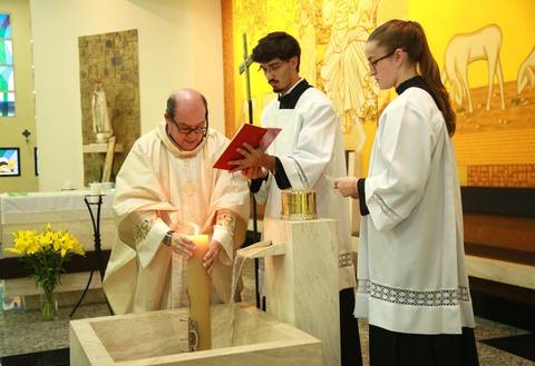Fotografia de Batizado, fotos da vela, agua, sinais e óleos do batismo, Igreja Nossa Senhora de Fátima em Santo André - Abc Paulista'