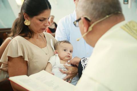 Foto Oleo no peito FotoBatizado Igreja Santa Cruz em Santo André - Abc '