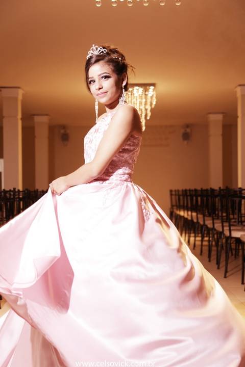 Foto Vestido Debutante, aniversário de 15 anos no Buffet Surreal em Santo André'