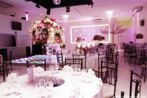 Fotografia de Aniversário debutante Adhara realizado no Buffet Surreal, fotos Celso Vick'