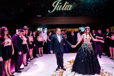 São Paulo fotografia da dança de Aniversário de 15 anos Debutante Júlia Gomes | Buffet Villa Bisutti Gomes de Carvalho | Fotos Vinícius Nakashima | Estúdio Celso Vick | Fotografia espontânea
'