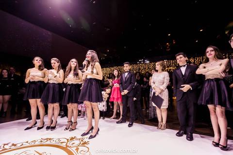 Aniversário de 15 anos São Paulo Debutante Júlia Gomes | Buffet Villa Bisutti Gomes de Carvalho | Fotos Vinícius Nakashima | Estúdio Celso Vick | Fotografia espontânea
'