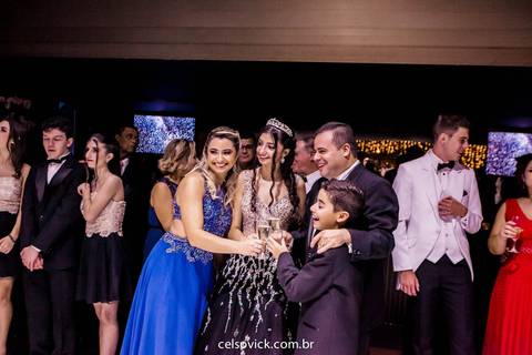 São Paulo Aniversário de 15 anos Debutante Júlia Gomes | Buffet Villa Bisutti Gomes de Carvalho | Fotos Vinícius Nakashima | Estúdio Celso Vick | Fotografia espontânea
'