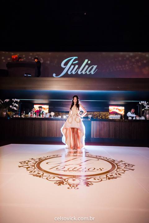 fotos pista dança Aniversário de 15 anos Debutante São Paulo Júlia Gomes | Buffet Villa Bisutti Gomes de Carvalho | Fotos Vinícius Nakashima | Estúdio Celso Vick | Fotografia espontânea
'