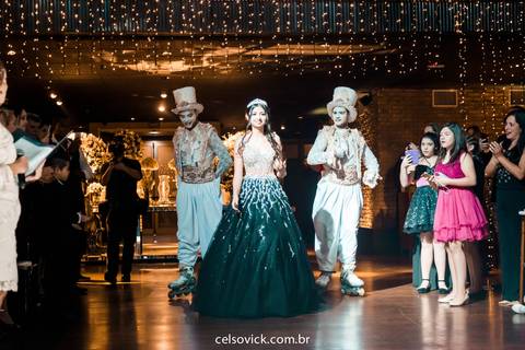 Aniversário de 15 anos Debutante Júlia Gomes São Paulo  Buffet Villa Bisutti Gomes de Carvalho | Fotos Vinícius Nakashima | Estúdio Celso Vick | Fotografia espontânea
'