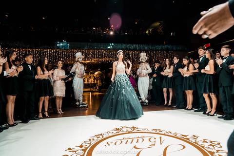 Aniversário São Paulo de 15 anos Debutante Júlia Gomes | Buffet Villa Bisutti Gomes de Carvalho | Fotos Vinícius Nakashima | Estúdio Celso Vick | Fotografia espontânea
'