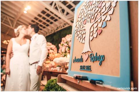 Festa de Casamento ao ar livre da Amanda e Rodrigo | realizado no Espaço Viela da Praia em São Sebastião SP | Assessoria da Tarsila Palma | Fotos Celso Vick e Vinícius Nakashima | Estúdio Celso Vick Fotografia Espontânea | A Vida é feita de histórias.'