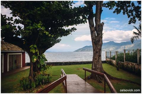fotos de Casamento ao ar livre da Amanda e Rodrigo | realizado no Espaço Viela da Praia em São Sebastião SP | Assessoria da Tarsila Palma | Fotos Celso Vick e Vinícius Nakashima | Estúdio Celso Vick Fotografia Espontânea | A Vida é feita de histórias.'