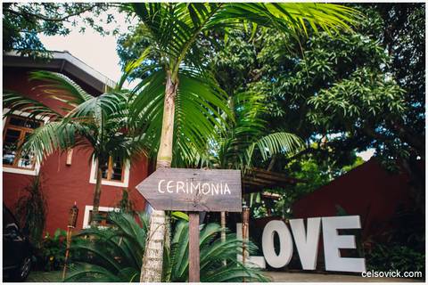 Fotos de Casamento ao ar livre da Amanda e Rodrigo | realizado no Espaço Viela da Praia em São Sebastião SP | Assessoria da Tarsila Palma | Fotos Celso Vick e Vinícius Nakashima | Estúdio Celso Vick Fotografia Espontânea | A Vida é feita de histórias.'