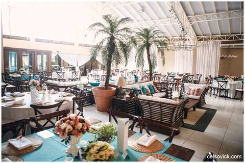 Festa de Casamento ao ar livre da Amanda e Rodrigo | realizado no Espaço Viela da Praia em São Sebastião SP | Assessoria da Tarsila Palma | Fotos Celso Vick e Vinícius Nakashima | Estúdio Celso Vick Fotografia Espontânea | A Vida é feita de histórias.'