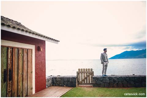 Foto de Casamento ao ar livre da Amanda e Rodrigo | realizado no Espaço Viela da Praia em São Sebastião SP | Assessoria da Tarsila Palma | Fotos Celso Vick e Vinícius Nakashima | Estúdio Celso Vick Fotografia Espontânea | A Vida é feita de histórias.'