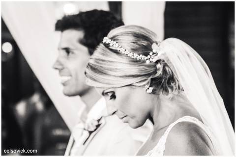 Festa de Casamento ao ar livre da Amanda e Rodrigo | realizado no Espaço Viela da Praia em São Sebastião SP | Assessoria da Tarsila Palma | Fotos Celso Vick e Vinícius Nakashima | Estúdio Celso Vick Fotografia Espontânea | A Vida é feita de histórias.'