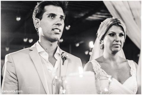 Festa de Casamento ao ar livre da Amanda e Rodrigo | realizado no Espaço Viela da Praia em São Sebastião SP | Assessoria da Tarsila Palma | Fotos Celso Vick e Vinícius Nakashima | Estúdio Celso Vick Fotografia Espontânea | A Vida é feita de histórias.'